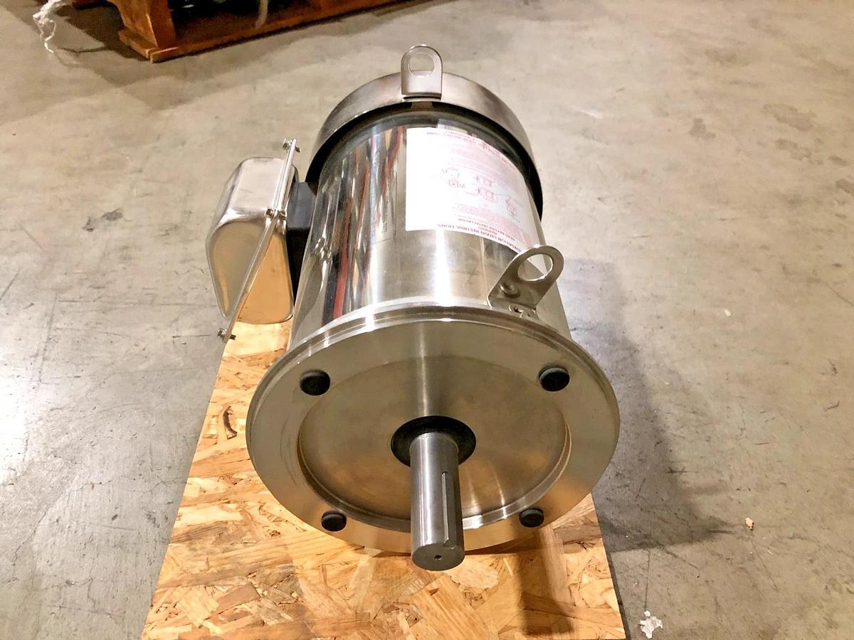 New Sterling XH0052PHA Washdown Motor 5HP 208-230/460V 3500rpm 3PH - No Box
