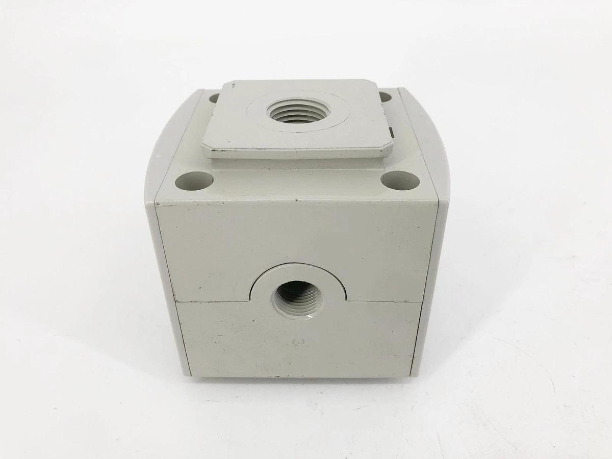 New Aventics 8653A3M040A0000 Shut Off Isolation Valve 1/2" NPTF 3/2 - No Box