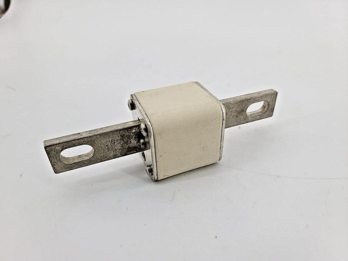 New Bussmann 170M3716 High Speed Fuse 250A 690VAC