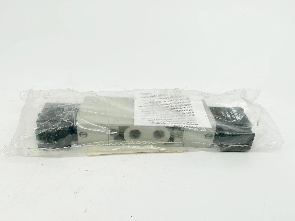 New Numatics L22BB652B017G61 Solenoid Valve 1/4" NPT 24VDC