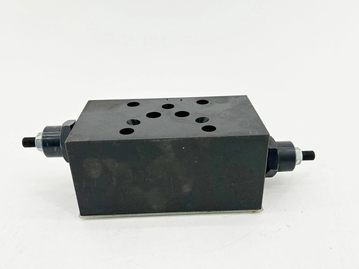 New Eaton Vickers DGMC2-5-AB-FW-BA-FW-30 Pressure Relief Valve 868858 - No Box