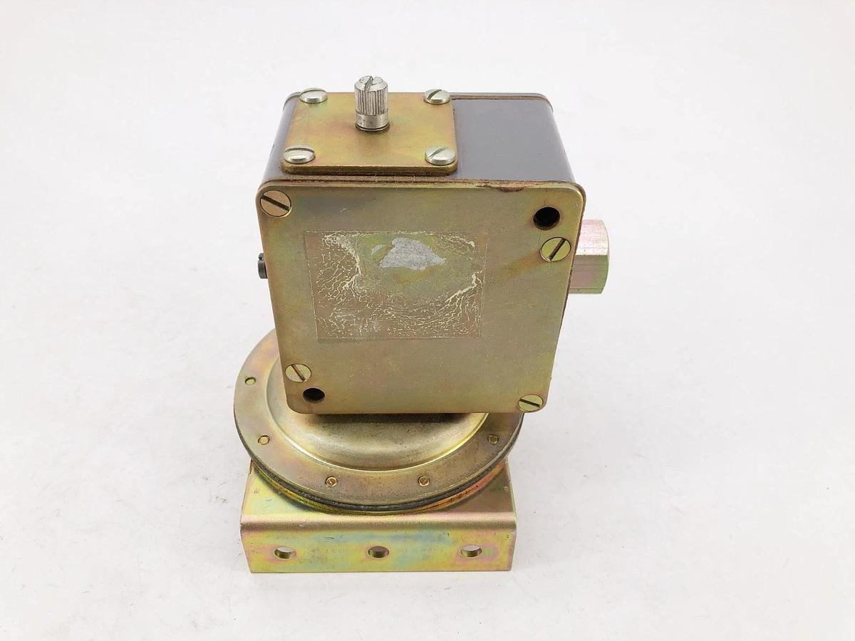 New Square D 9012-AMW1 Pressure Switch 0.25-2.5# 120V-600VAC - No Box
