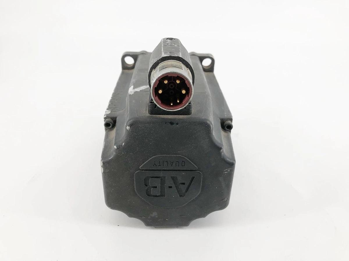 Used Allen Bradley VPL-B1152T-PK12AA Servo Motor (For Parts Only)