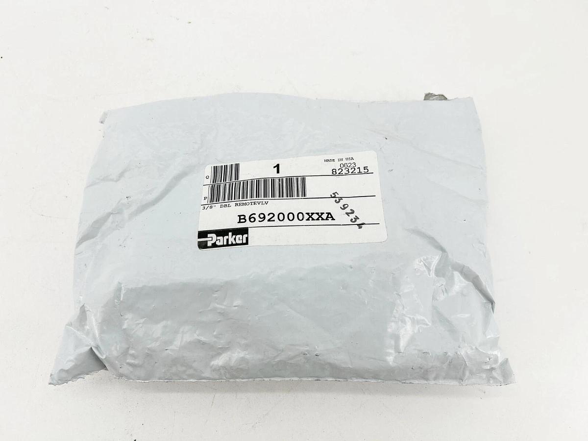 New Parker B692000XXA Air Control Remote Pilot Valve 3 Pistion 3/8" W/Packaging