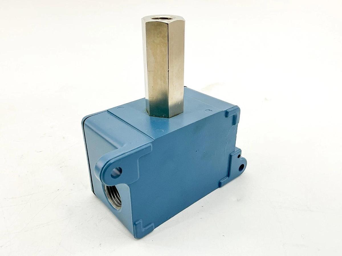 New UE United Electric Controls J6-266 Pressure Switch 14A 480VAC 0-100PSI M201