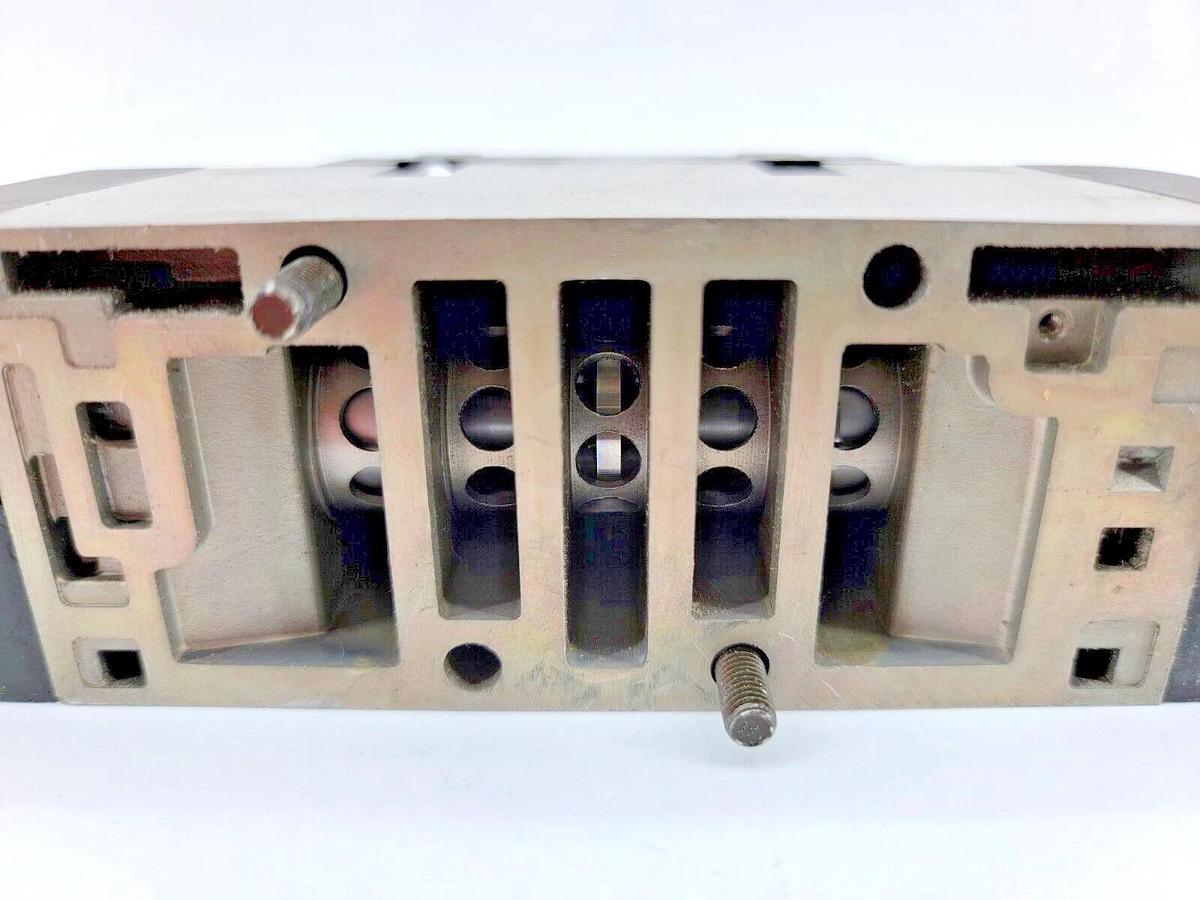 New SMC 80-VFS5510-5DZ Solenoid Valve 0.1-1MPa Supply Pressure 21-26VDC