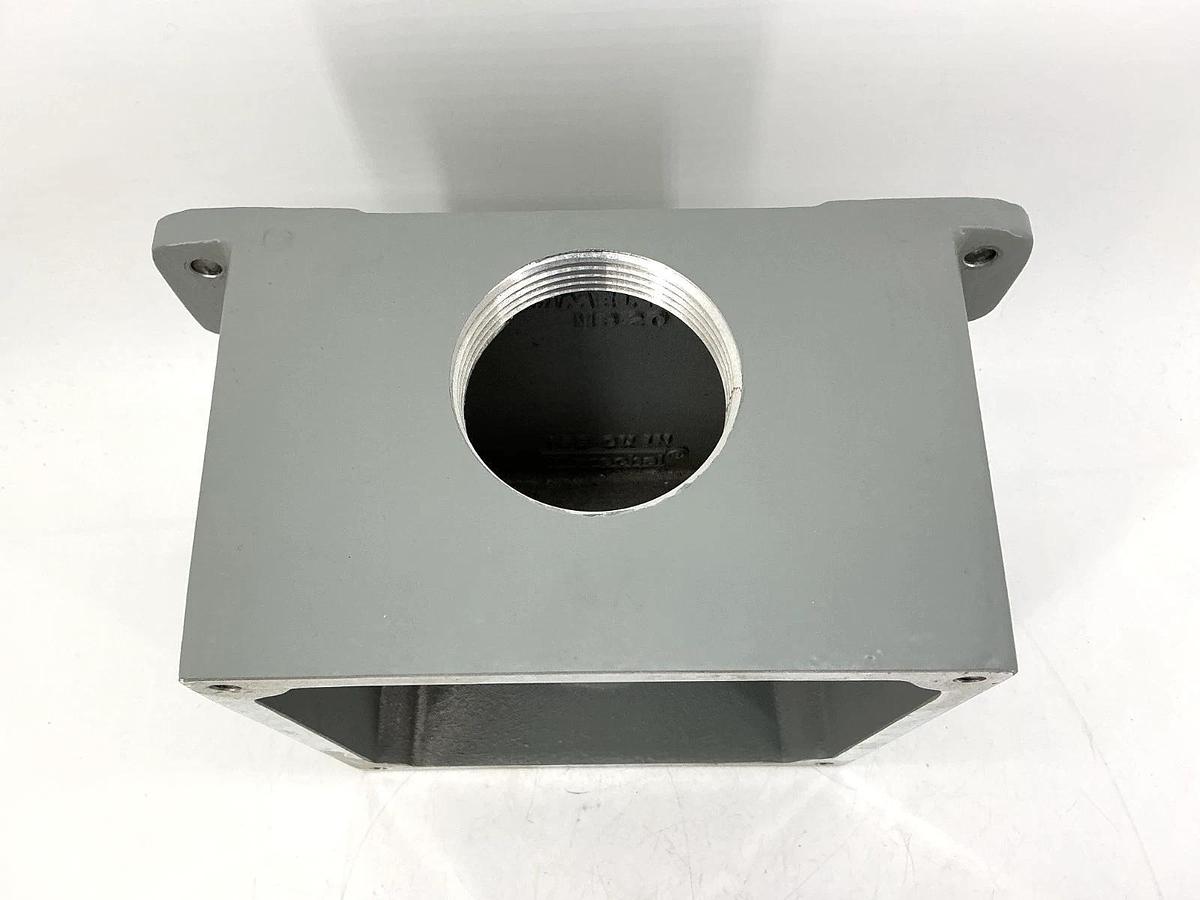 New Meltric 796C6N25 Junction Box 6-1/2" - Body Only (Missing Angle Adapter)