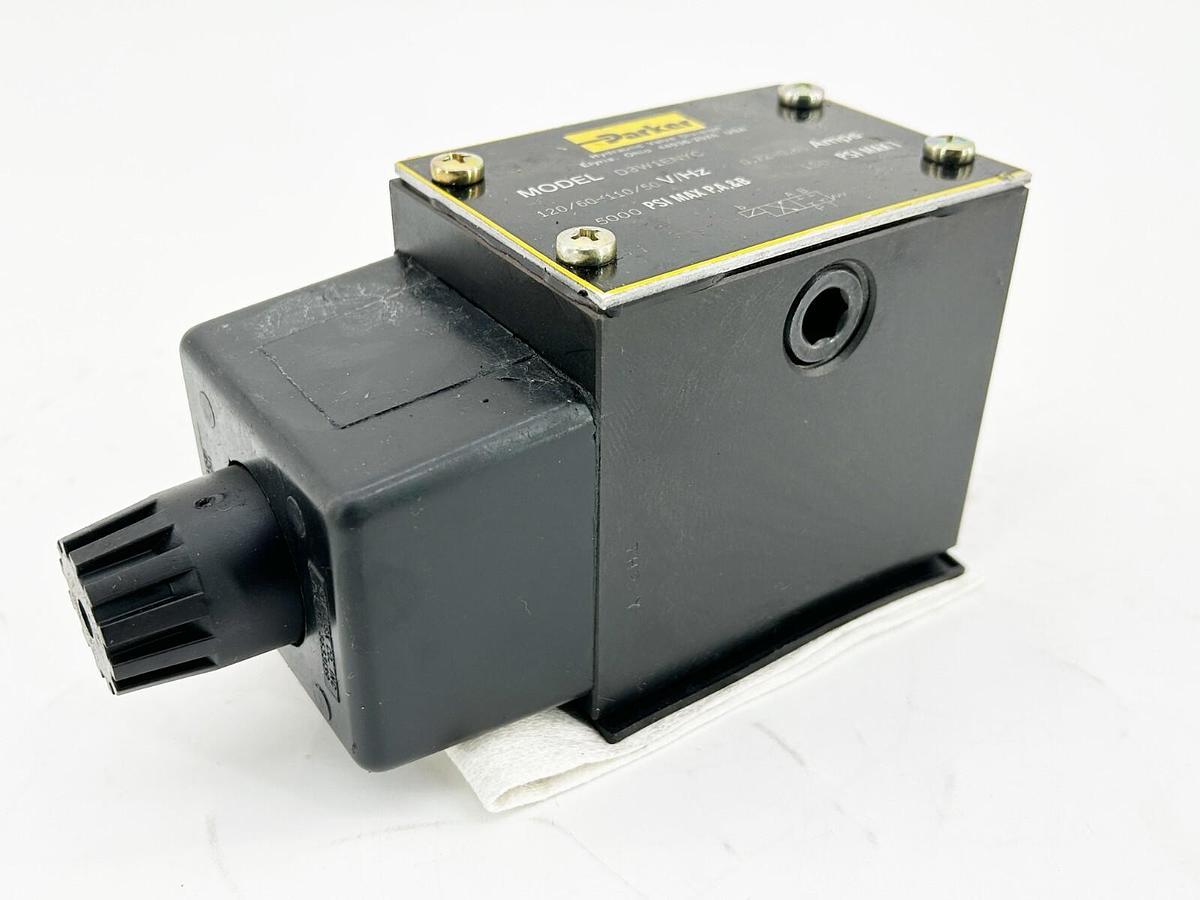 New Parker D3W1ENYC-32 Directional Control Solenoid Valve 120V 5000PSI - No Box