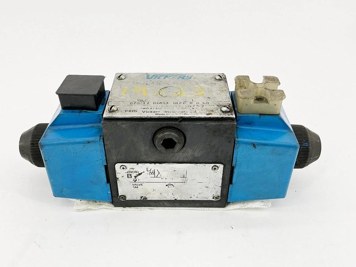 Used Vickers DG4S4-012C-U-B-60 Solenoid Valve 3600PSI 120V 879237