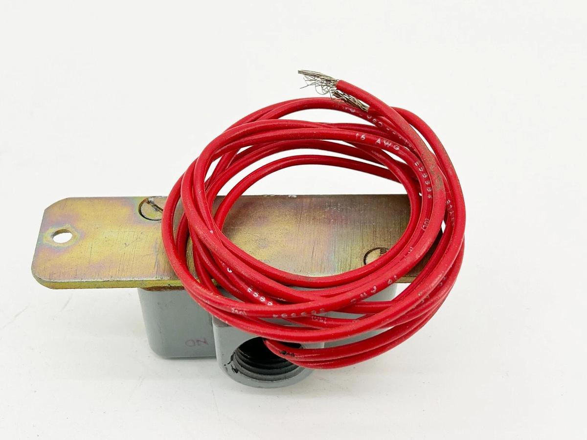 New General Electric GE CR115A37 Limit Switch 240AC 250DC 30A