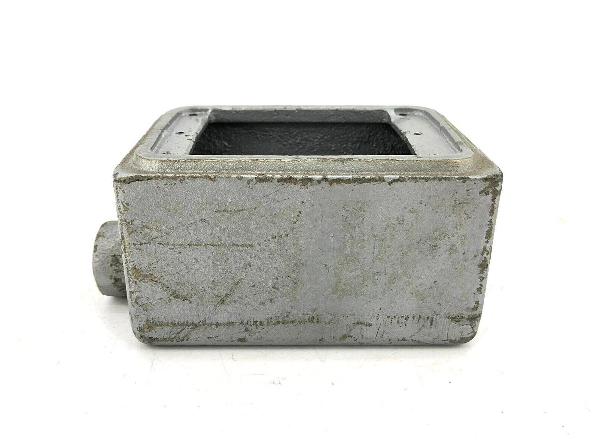 Used Russellstoll 3744 Receptacle With Appleton FD Unilet 1/2" 20A-125V 15A-250VAC