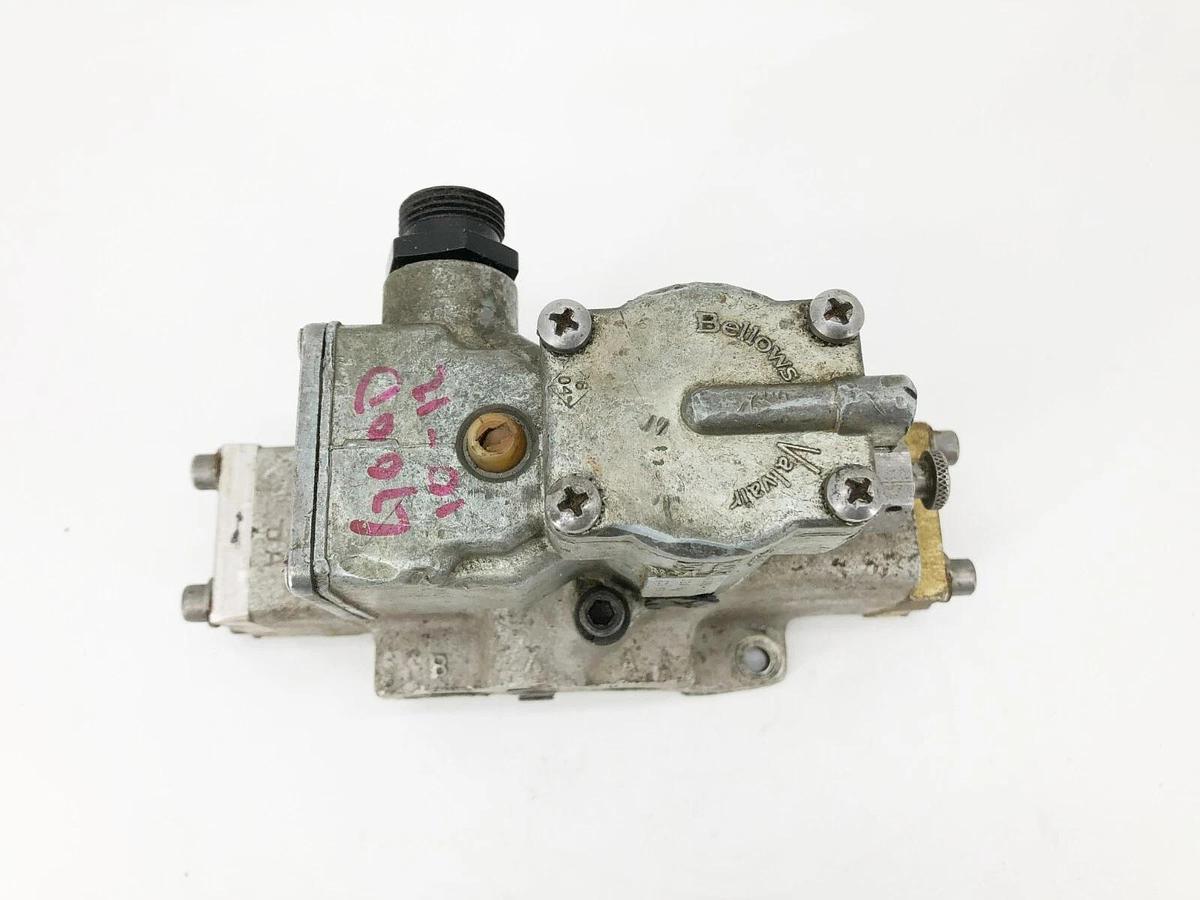 Used Parker K065-9035 Pilot Valve 110/120VAC 50/60HZ