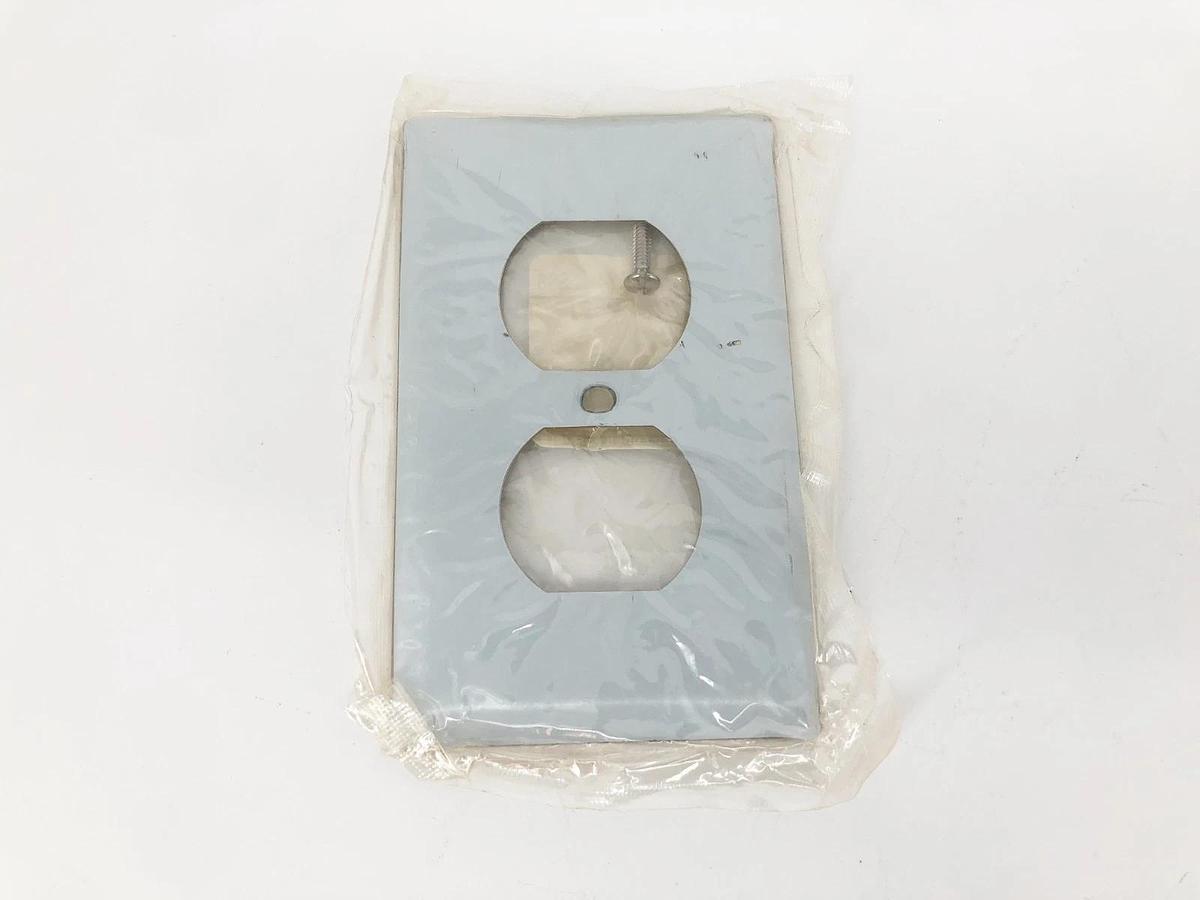 Lot of 8 New Hubbell SS8 Stainless Steel Wallplates 1-Gang Duplex - No Box