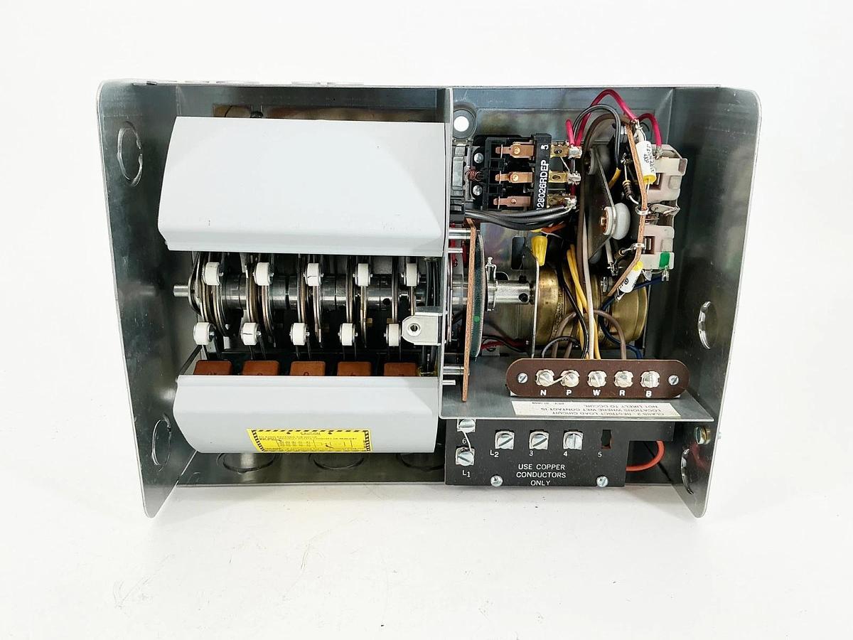 New Honeywell S984F-1070 Integral Motorized Step Controller 1-1/2 Speed 240V