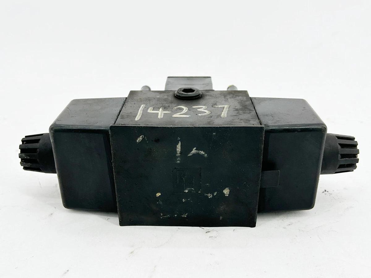 New Parker D3W20DNYC5-30 Directional Control Solenoid Valve 5000PSI .75A 120V