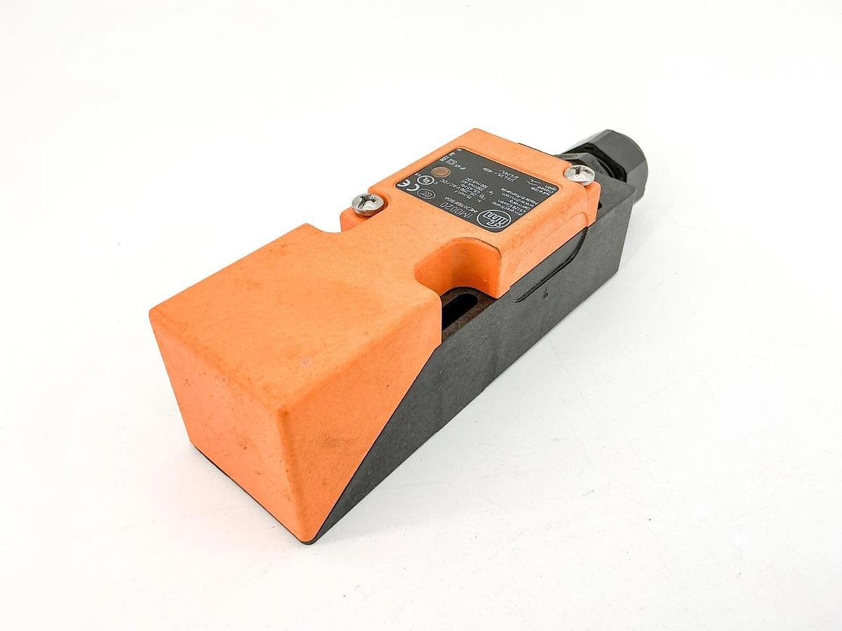 New IFM IME2015BFBOA Proximity Sensor 250V 100mA IM0020 - No Box
