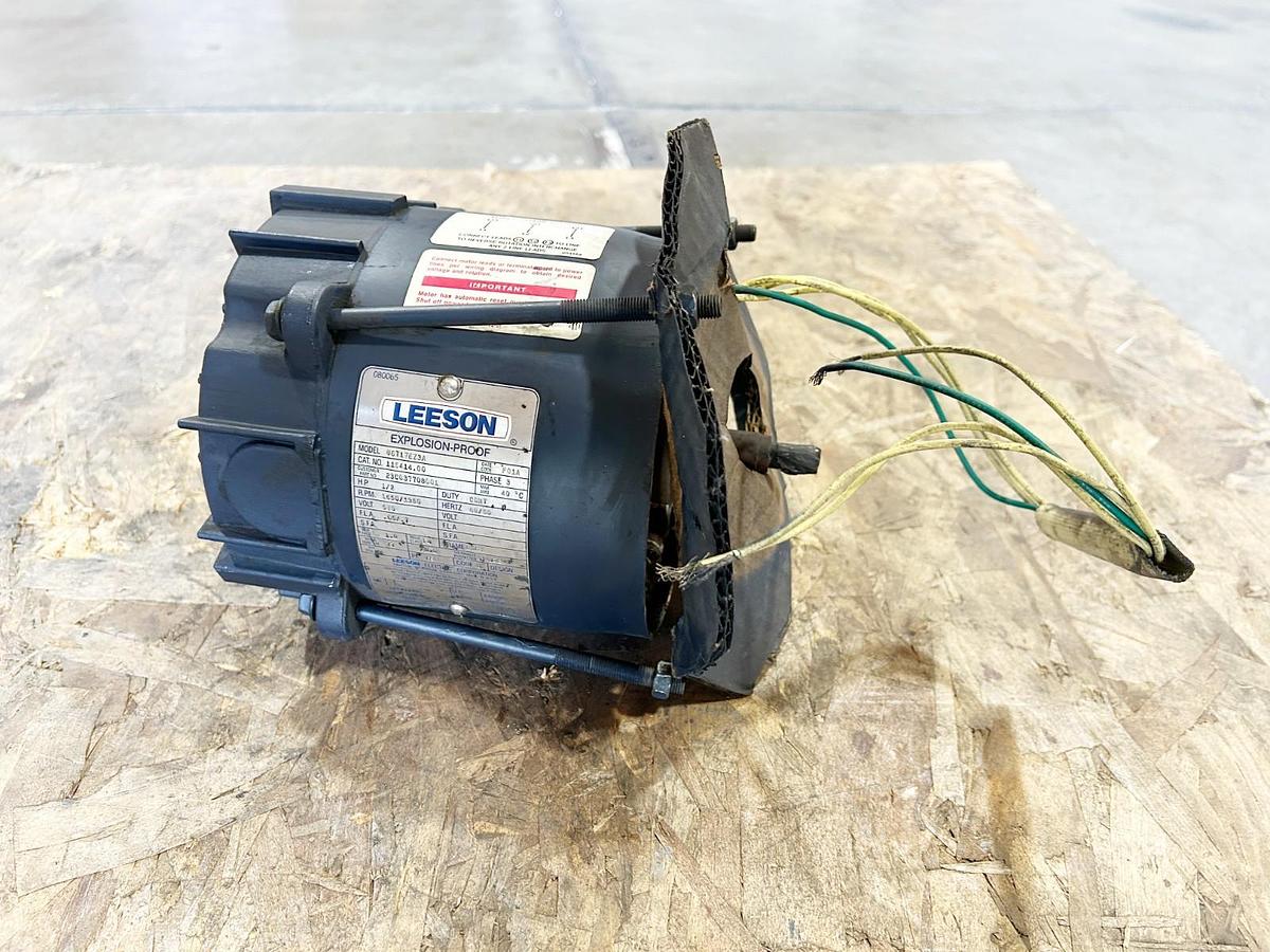 New Leeson 115414.00 Motor 1/2HP 575V 3PH U6T17EZ3A B56Y Frame - No Box