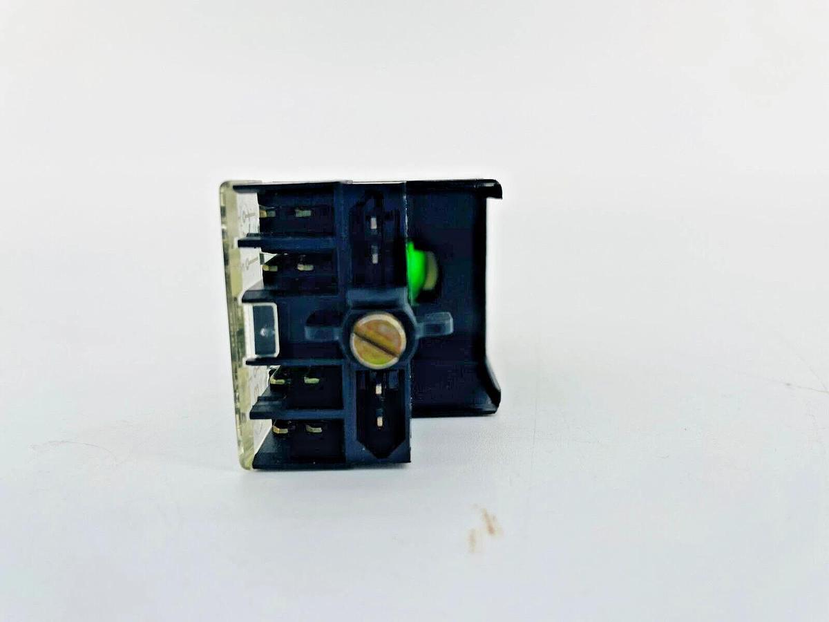 New Allen Bradley 800MR-QA24GA Illuminated Push Button Round 24V Green