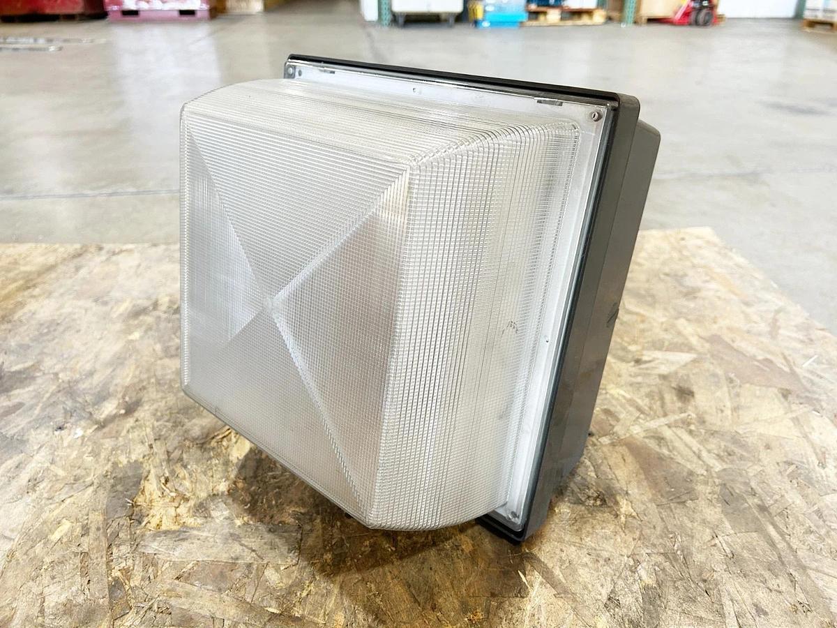 New Lithonia Lighting 506769 VR4 Light Fixture 150W High Pressure Sodium 3GE22