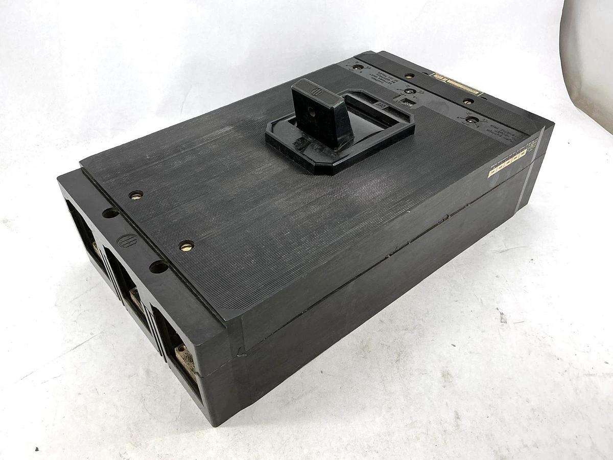Used ITE KM3L800 Circuit Breaker 3-Pole 3-Phase 800A 600VAC