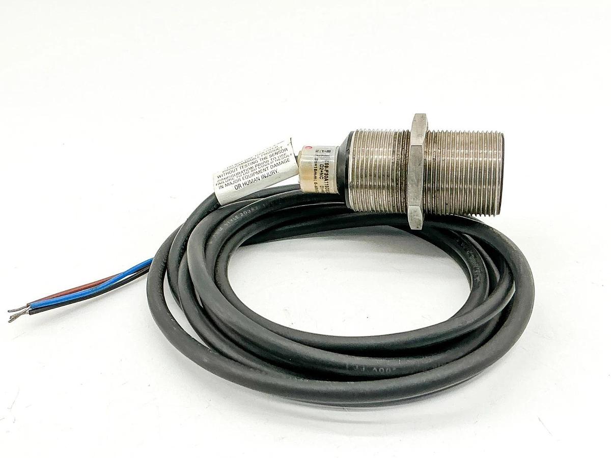 New Eaton E59-F30A115C02-D1 Proximity Switch 6-48VDC 300mA 4 Wire -No Box
