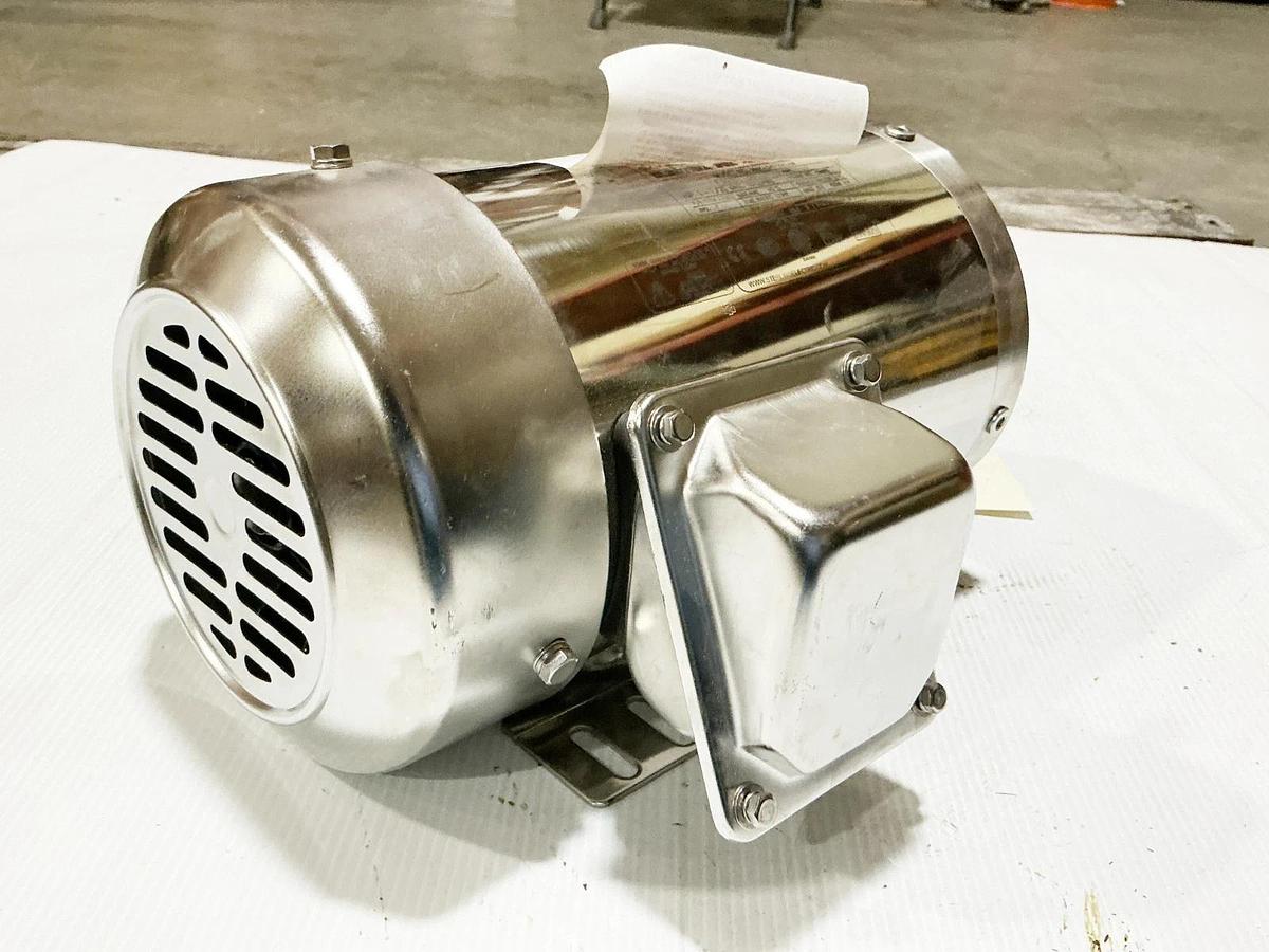 New Sterling XHY154PHH-M Electric Motor 1.5HP 575V 1750RPM 3PH 1.7A 145TC