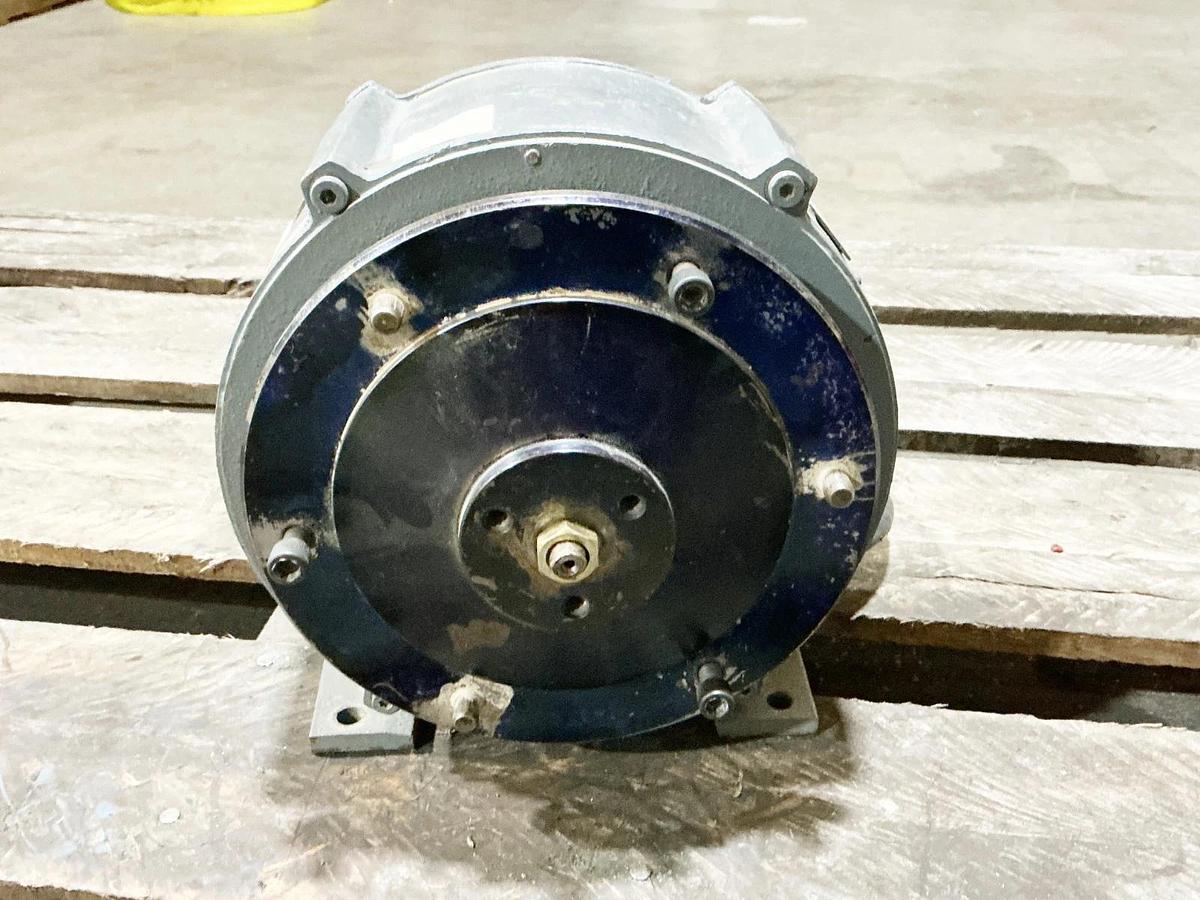 Used Metso Paper MC12S-100K137005004 Slitter Motor 460V 2.8A 2930RPM 50/60Hz