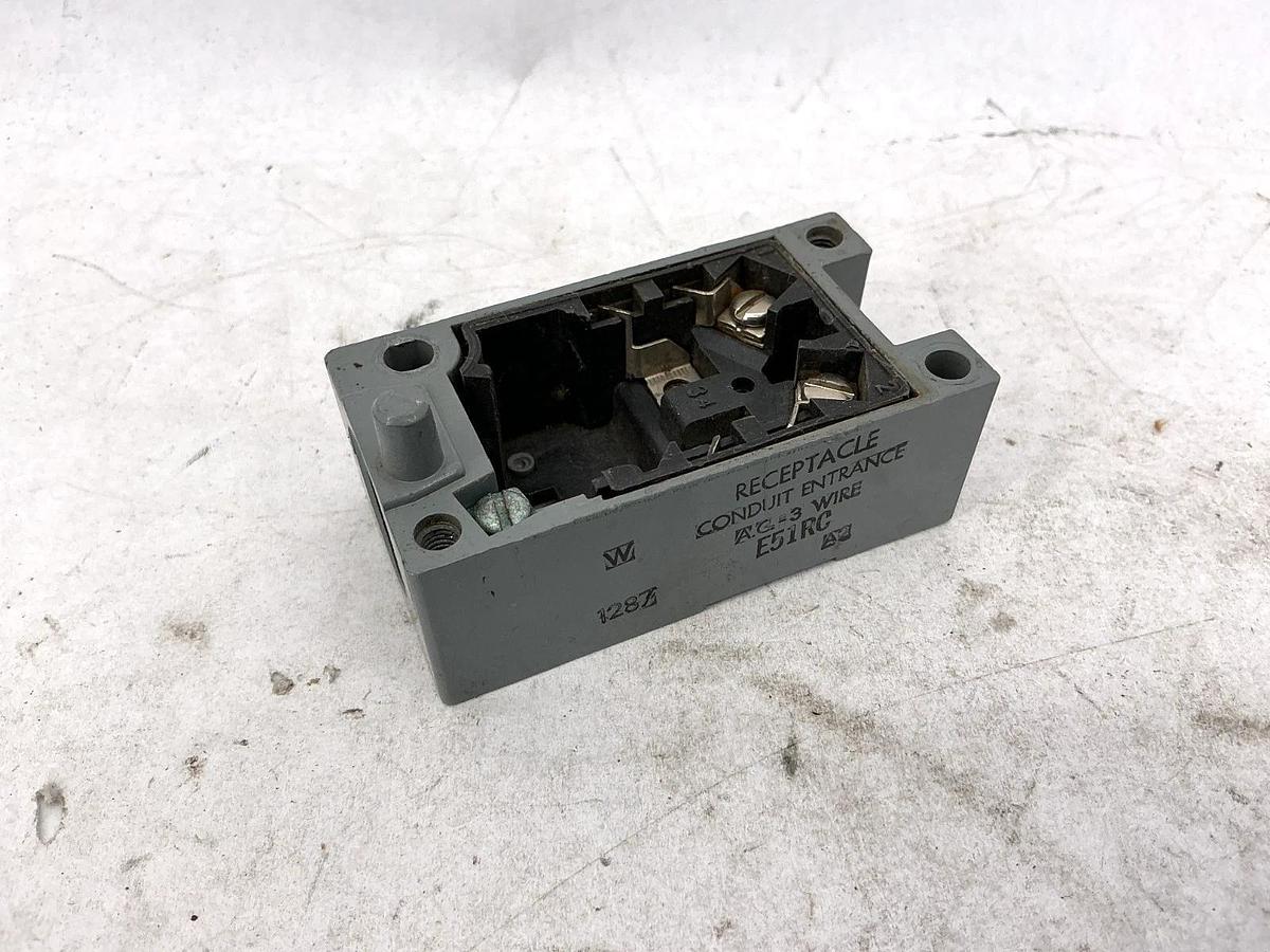 Used Lot of 2 Cutler-Hammer E51RC Series A1 Receptacle Conduit Entrance AC 3-Wire