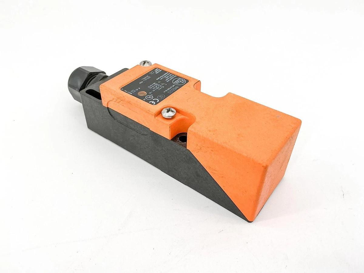 New IFM IME2015BFBOA Proximity Sensor 250V 100mA IM0020 - No Box
