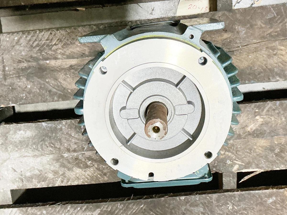 Used Reliance P14G7647M-CB Electric Motor 575V 3450RPM 1.5HP 1.5A FL143T 25BC02JPP30A