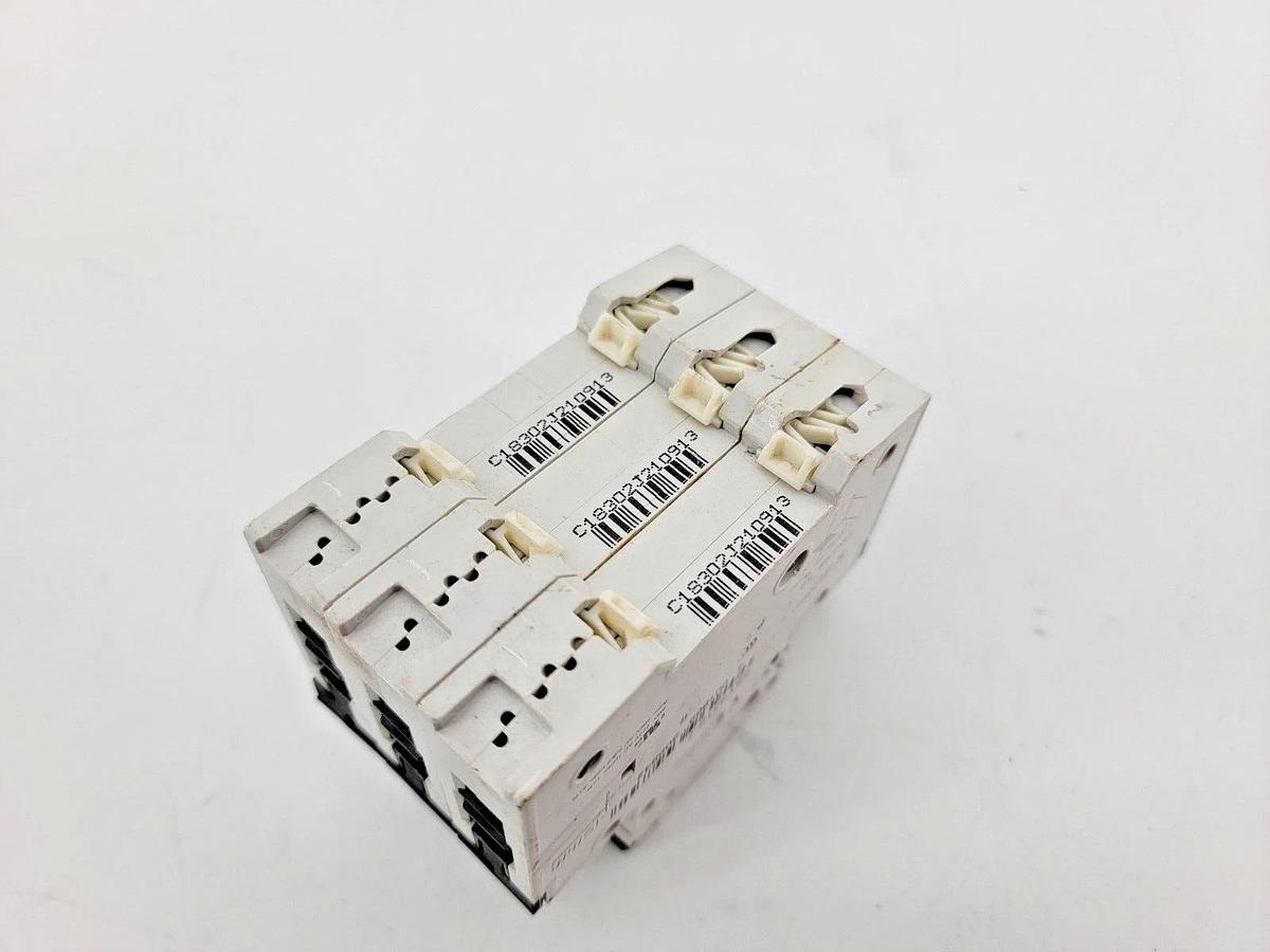 Used Siemens 5SY4318-7 Circuit Breaker 400VAC 15A Curve-C 3P 3PH