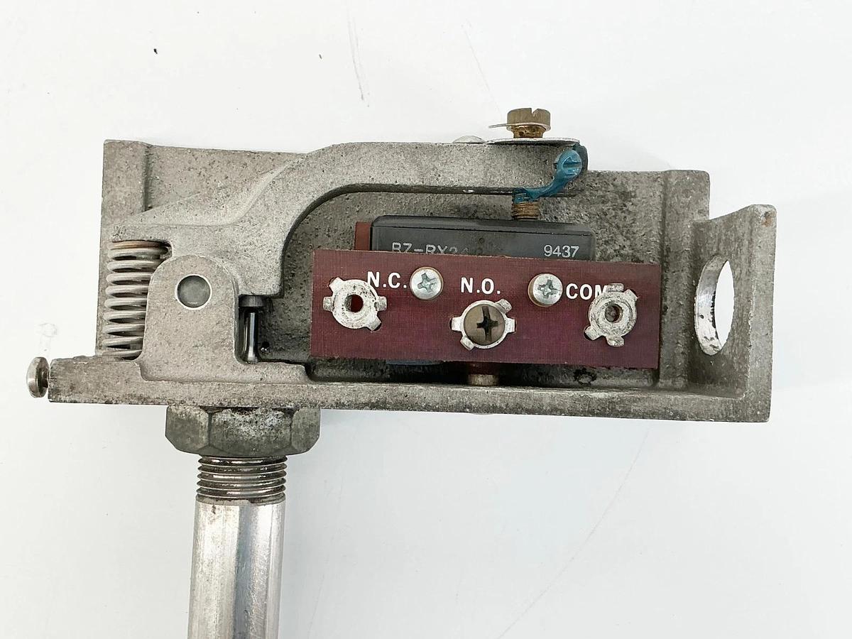 Used Burling H-1S-FMJ Temperature Control 700 Deg F 450Set Temp 8.5"