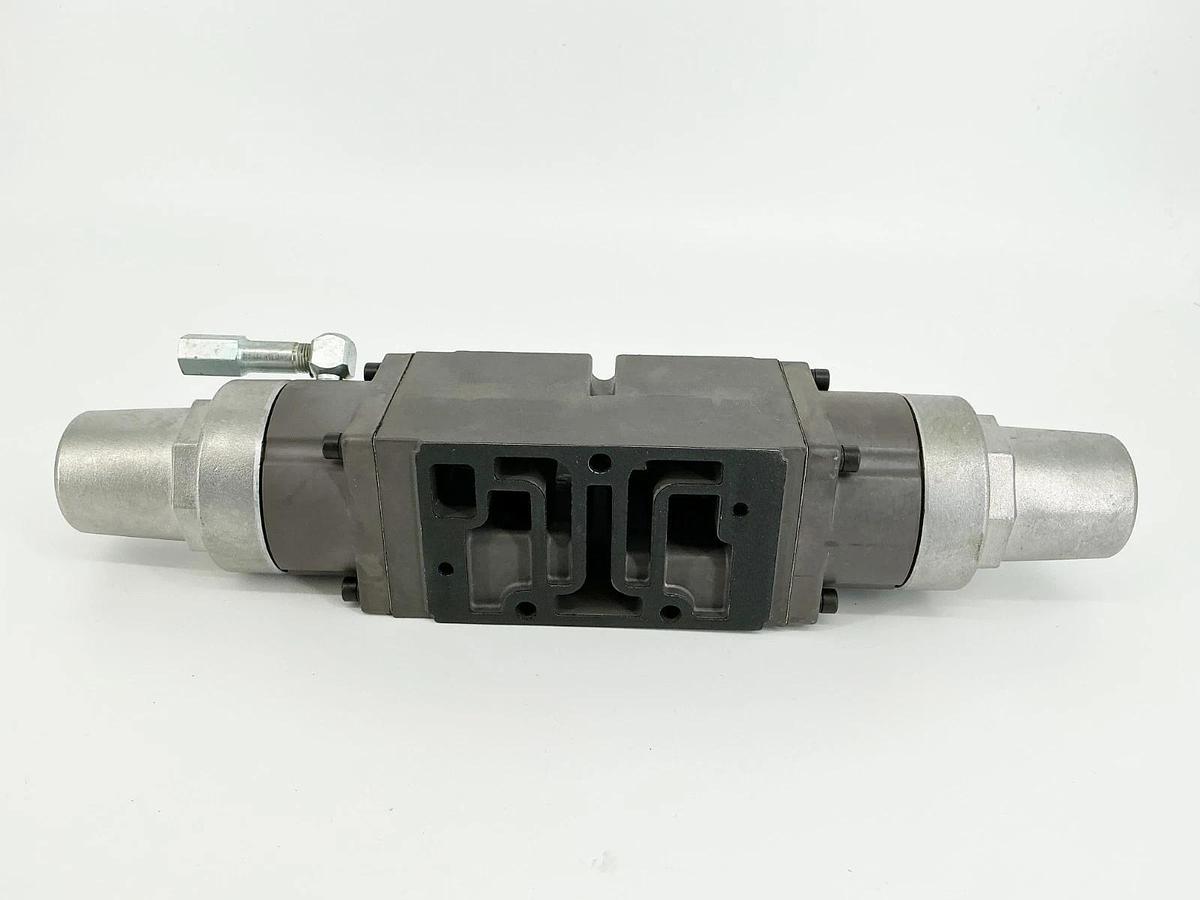 New Numatics 554RD100OP12H00 Pneumatic Valve Pilot - No Box