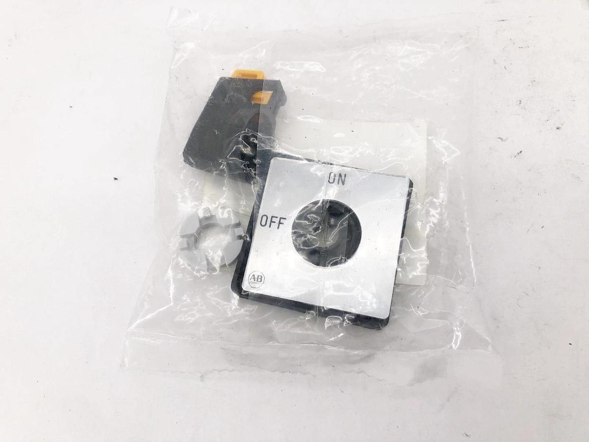 Lot of 2 New 194L-HE4E-175I Ser. A Control And Load Switch Actuator 48X48 OFF-ON