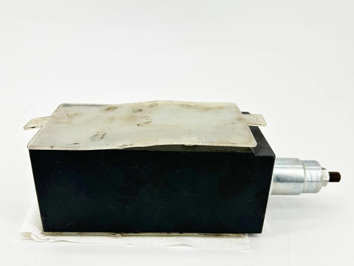 New Eaton Vickers DGMR-5-B1-FW-30 Hydraulic Valve 02-145385 - No Box