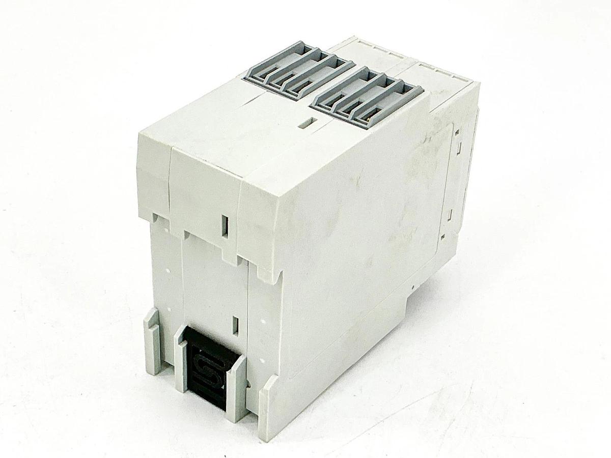New Allen Bradley 813S-V3-110V Voltage Relay 3PH 110-115V 8VA Ser.B