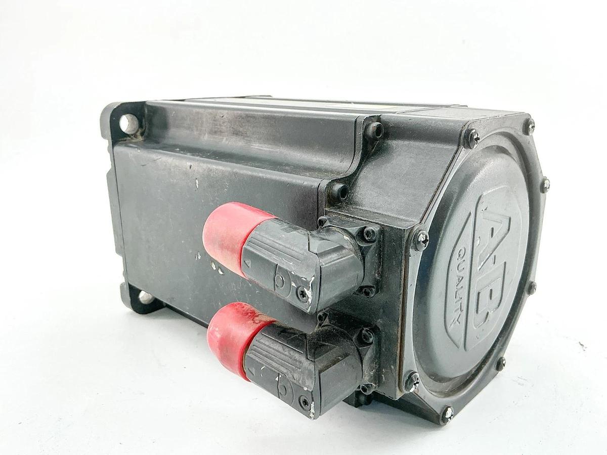 New Allen Bradley MPL-B540K-MJ72AA Servo Motor 460V 4000RPM 3PH Ser. A - No Box