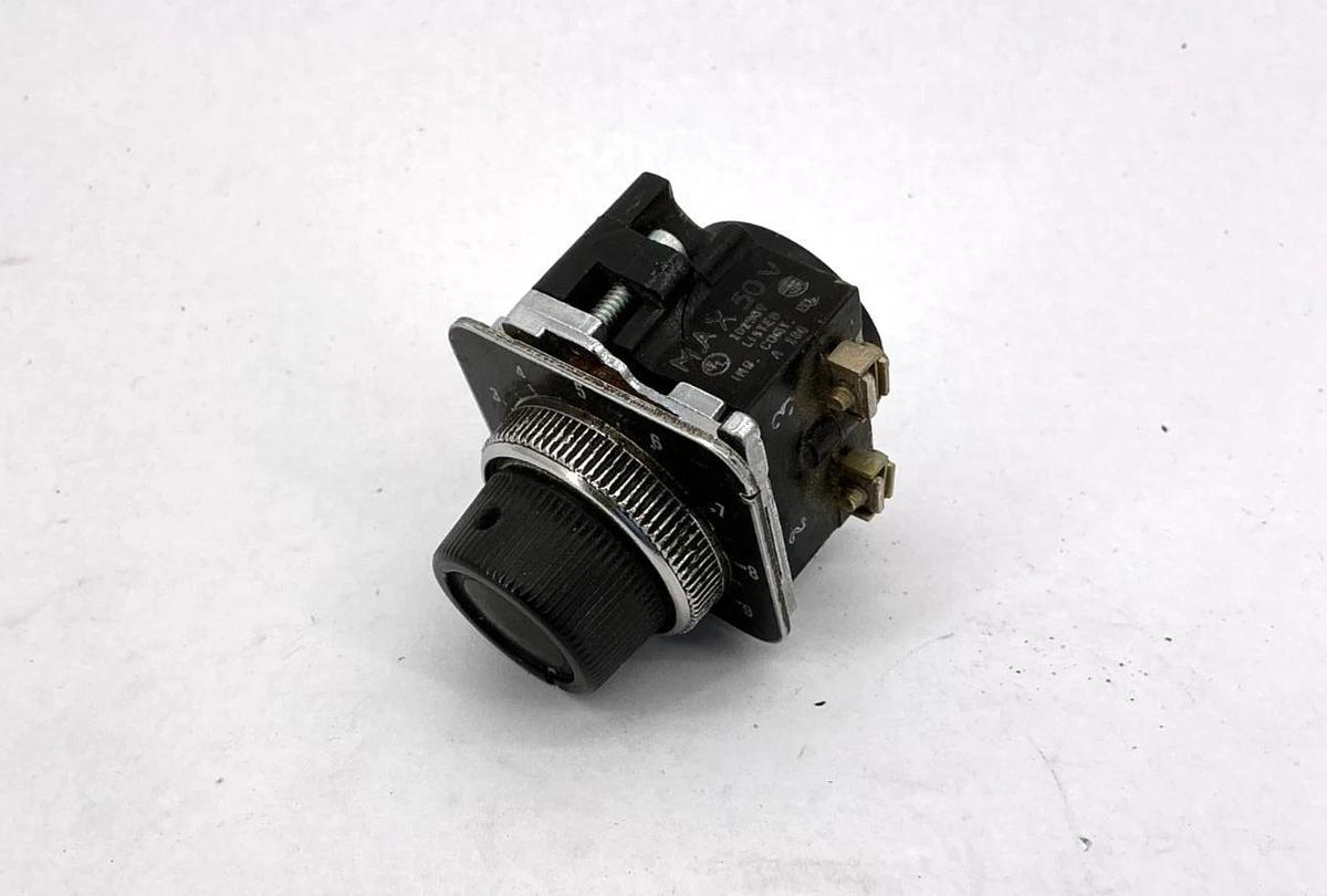 Used Cutler-Hammer 10250T332 Potentiometer 2 Watt Single 2500 OHMS 50V