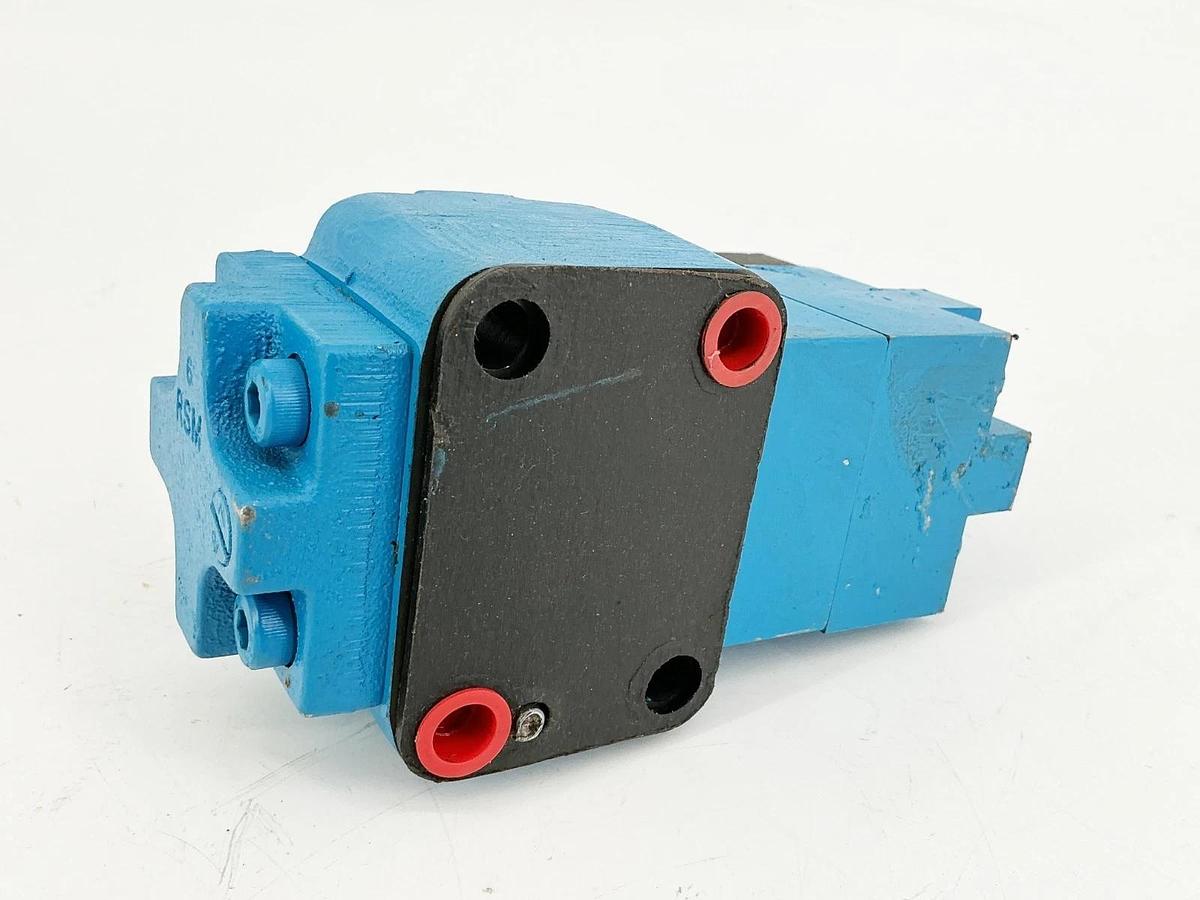 New Eaton Vickers PCG5V-6C-1-E-M-U-B6-11 Solenoid Valve 859617 - No Box