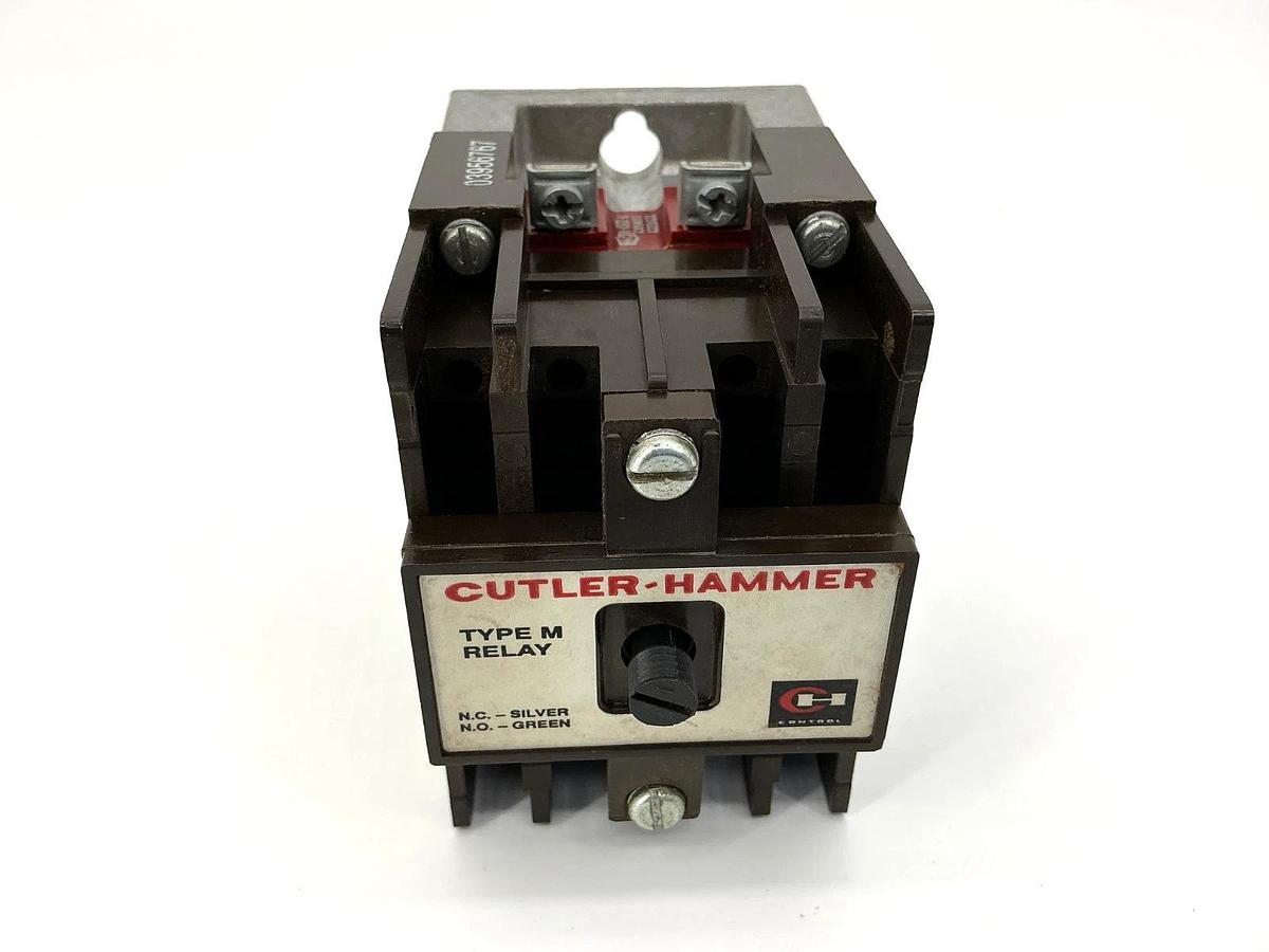 Used Cutler-Hammer D26MR40A Type M Relay 4-Pole 4NO 600V Coil 110/120V 50/60HZ D26MB