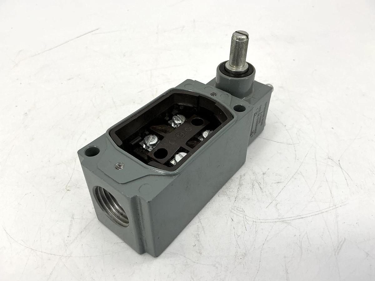 New Allen Bradley 802T-AMW4 Ser D Oiltight Limit Switch 10A 600VAC - No Box