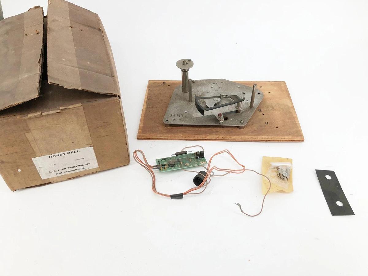 Used Honeywell 30734746-501 Servo Plate Scanning Unit Assembly 7920 (Missing Parts)