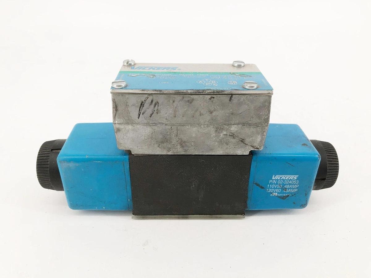 New Vickers DG4V-3S-6C-M-FW-B5-60-EN21 Directional Valve 120V 02-135347 - No Box
