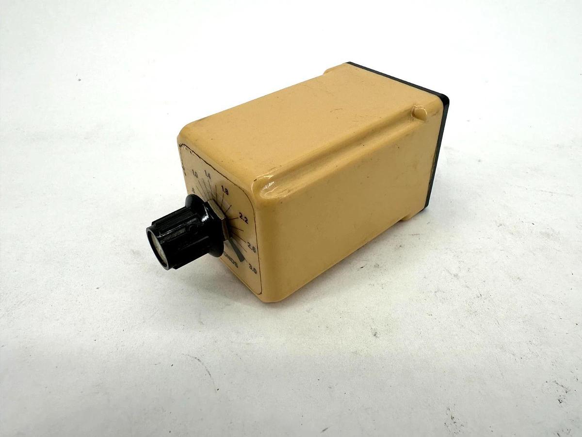 Used AGASTAT SCBRXO12XXAAXA Timing Relay 120V Time 0.1-3sec 8 Pin