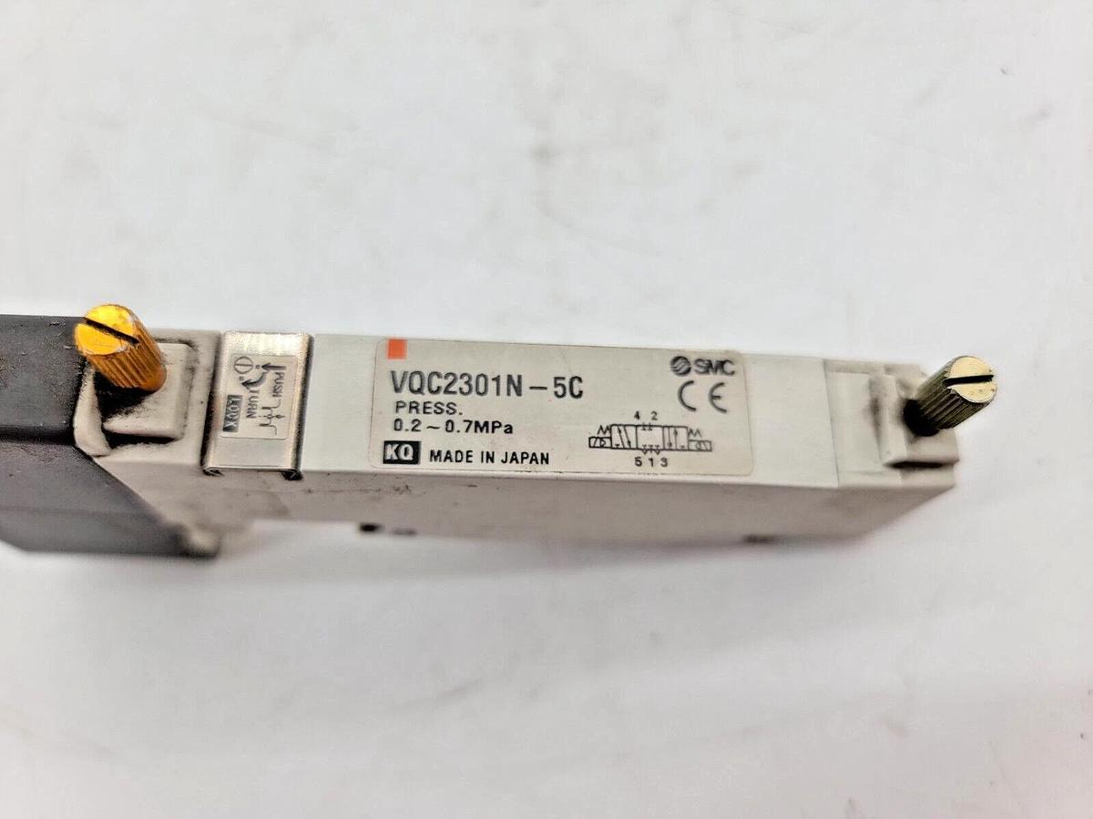 Used SMC VQC2301N-5C Solenoid Valve 24VDC 3Pos Closed Center