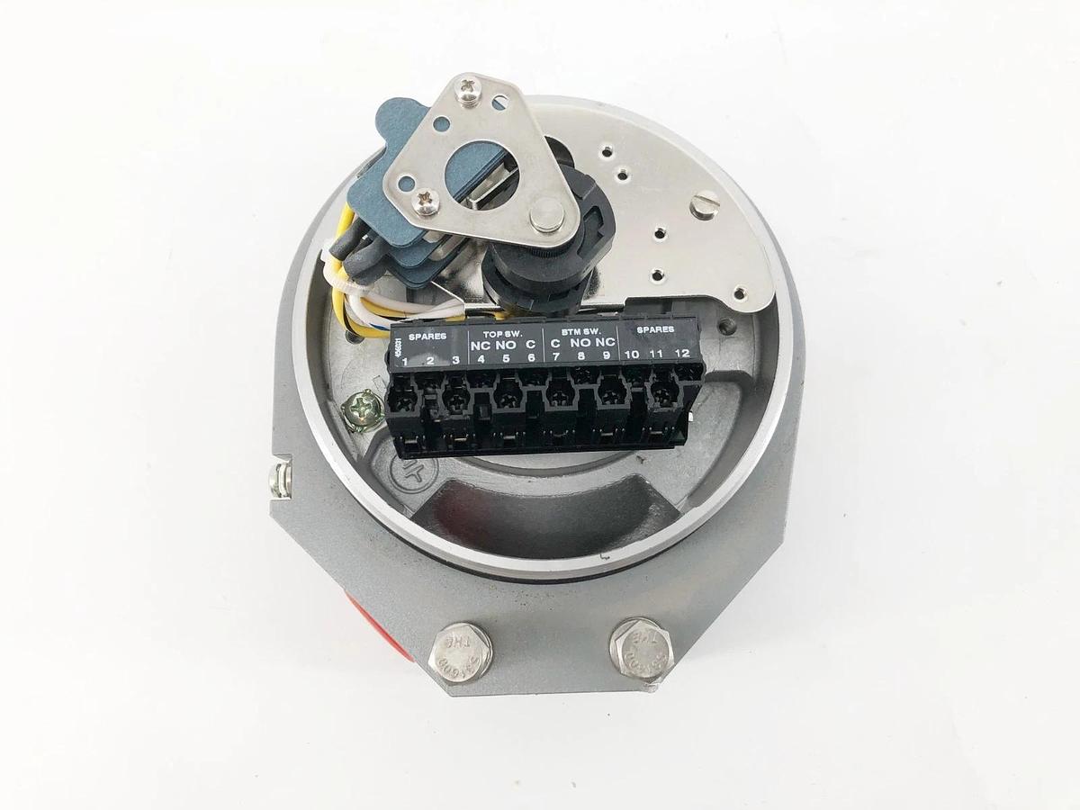New Stonel QG2WC02SRA Limit Switch 1A 125VAC 4-20mA 10-40VDC - Missing Parts