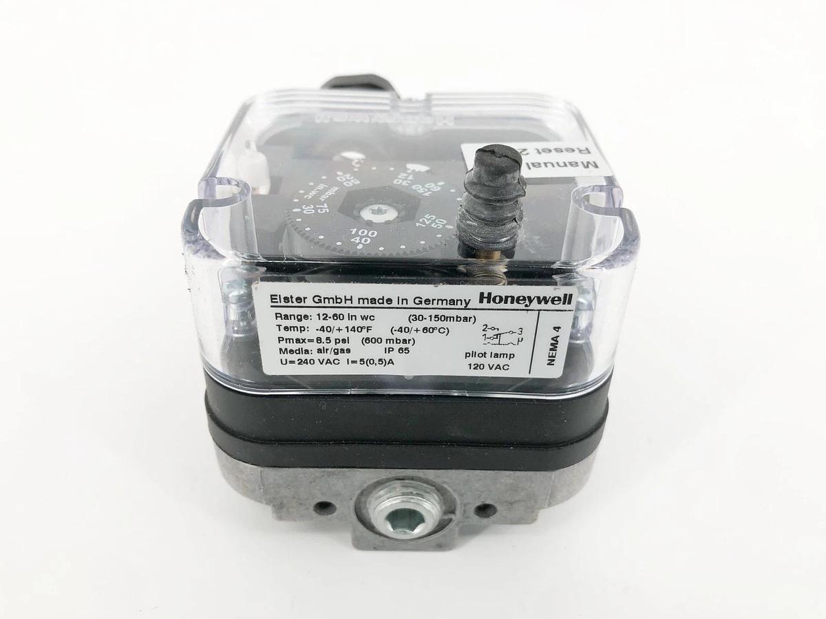 New Honeywell DG 150NT-22N Pressure Switch 1/4''NPT 12-60'' W.C. 84447982 No Box