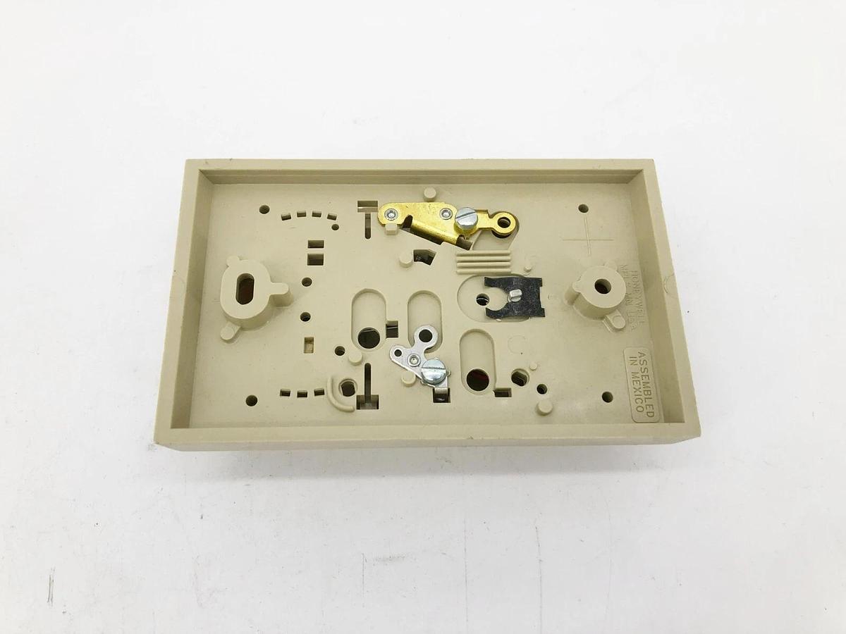 New Honeywell T810D-1003 Heating Stat Thermostat 24VAC 2E830