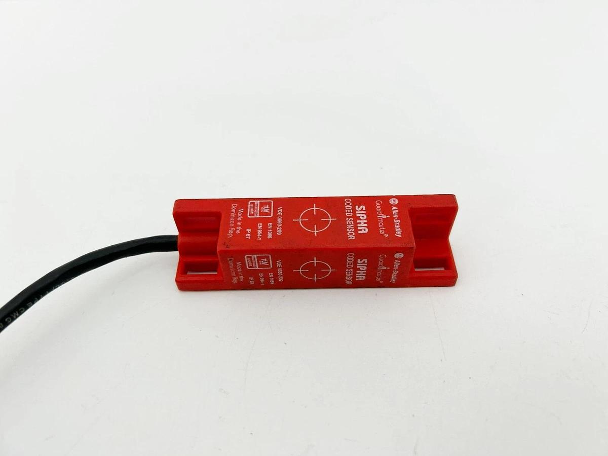 Used Allen Bradley 440N-S32023 Ser. B Non-Contact Safety Switch - 32ft. Cable