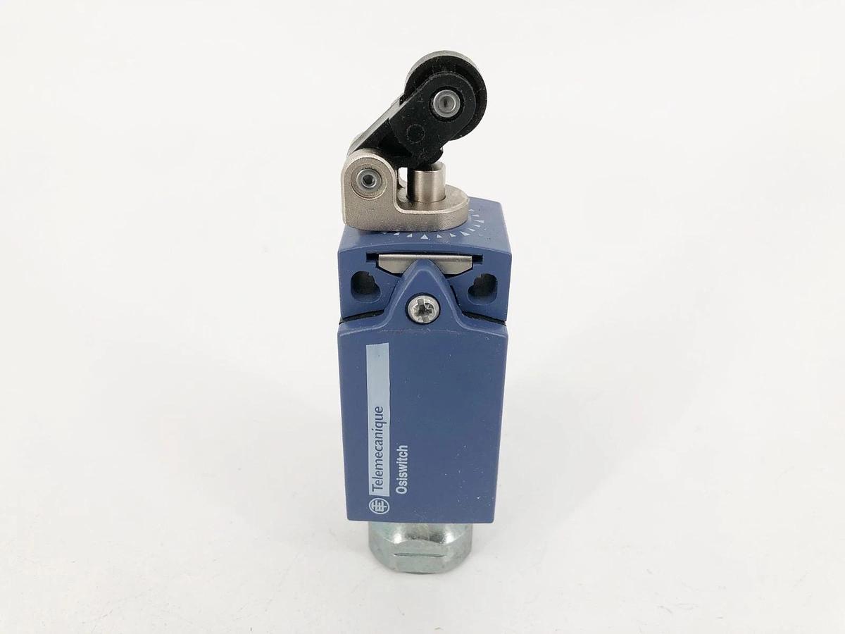 New Telemecanique XCKD2121N12 Limit Switch 240VAC 10A ZCD21 5WJE0